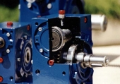 Worm gear units and motor gear units with aluminum made housings